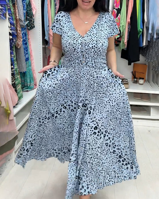 Kortærmet kjole med V-hals