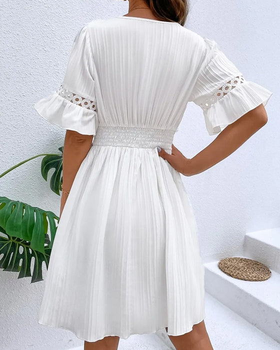 Kjole V-Hals Udskæring Ruffle Ærme Mini