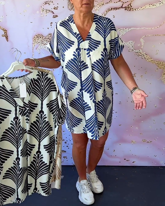 Afslappet kortærmet kjole med V-udskæring