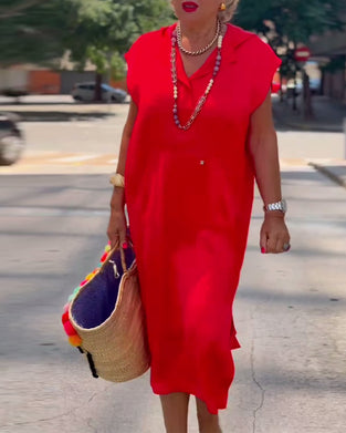 Kjole med afslappet ensfarvet slids og hætte