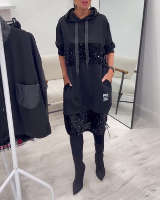 Kjole Med Hætte Og Moderigtigt Patchwork