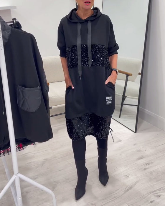 Kjole Med Hætte Og Moderigtigt Patchwork