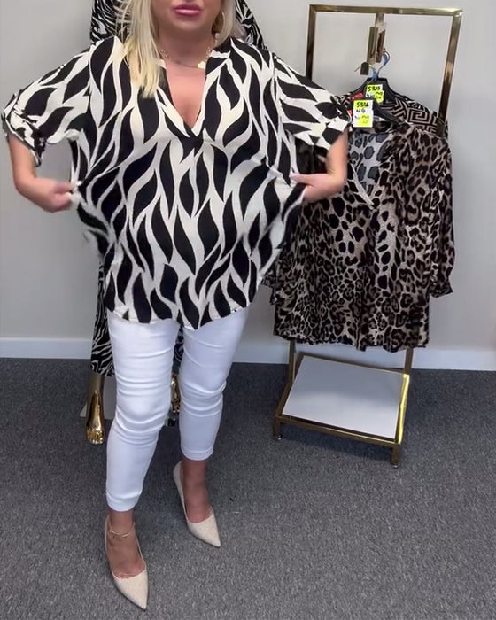 Afslappet bluse med V-udskæring