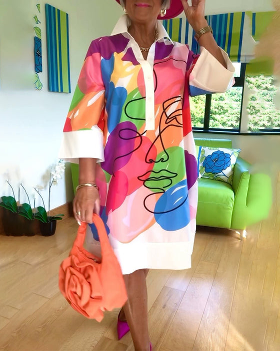 Farverig kjole med portrætmotiv