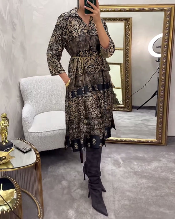 Kjole med afslappet print og knapper i lommer