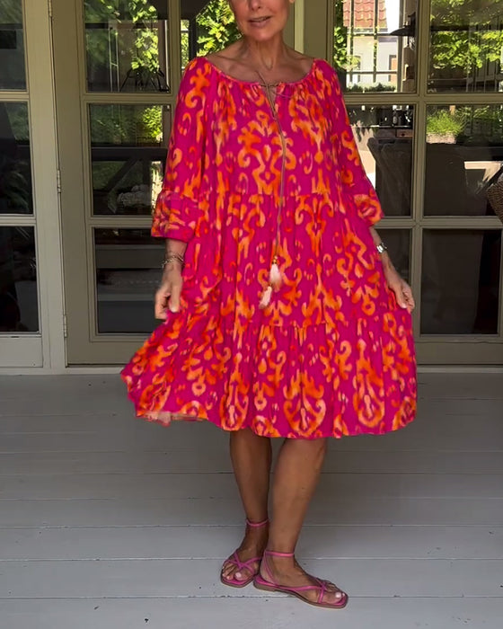 Rød kjole med print og trekvarte ærmer