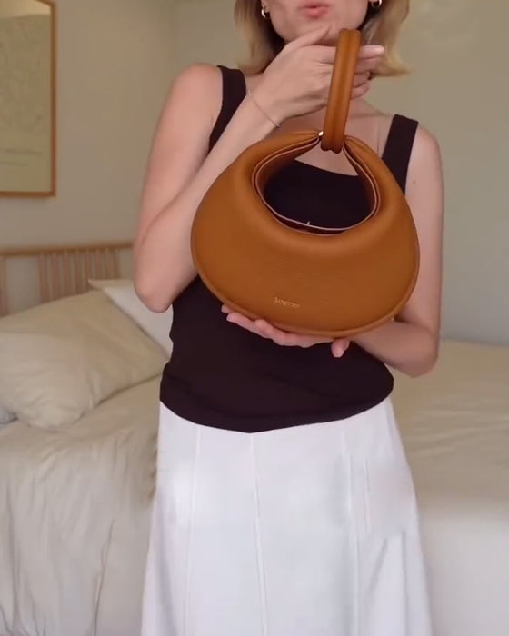 Ensfarvet elegant halvmåneformet skuldertaske