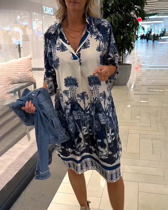 Afslappet kjole med trekvarte ærmer og botanisk print