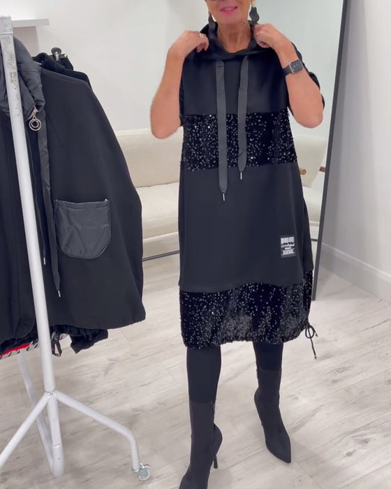 Kjole Med Hætte Og Moderigtigt Patchwork