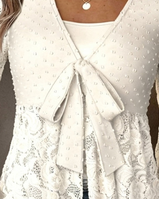 Ensfarvet Bluse Med Klokkearmer Og V-Hals