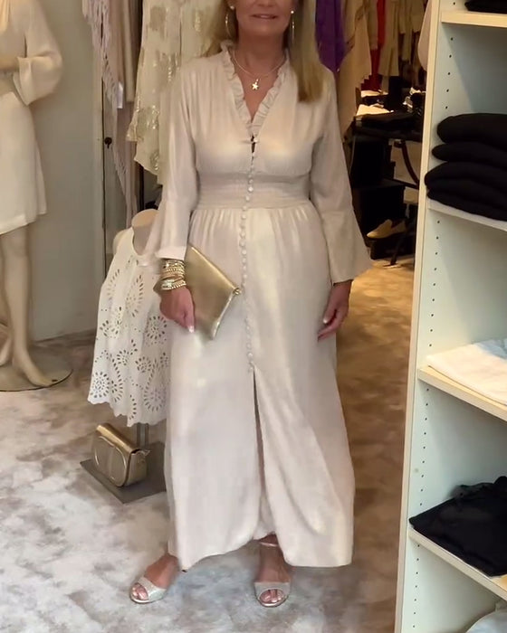 Lang kjole med blondekrave med knappet talje