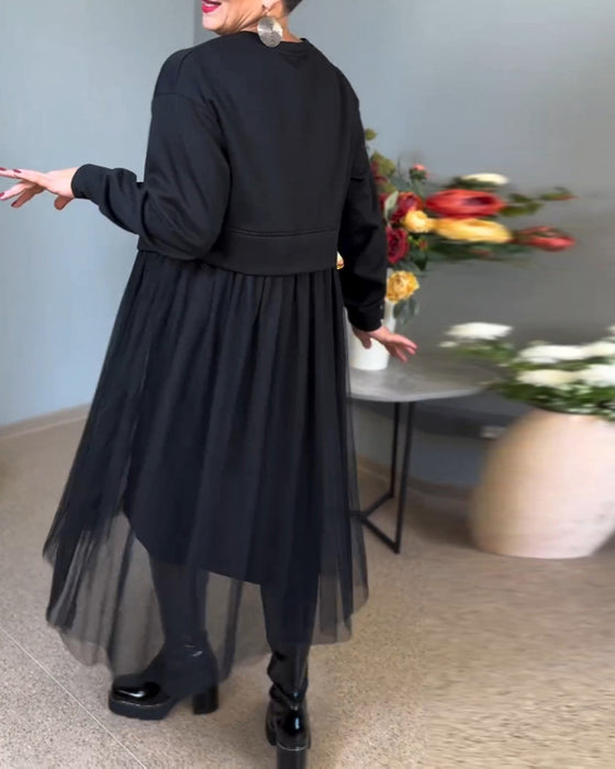 Elegant kjole med gennemsigtigt yderlag