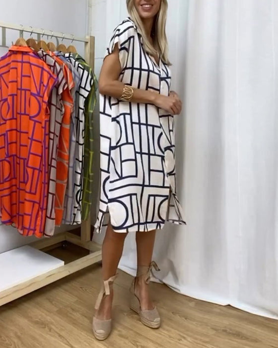Afslappet kjole med geometrisk print
