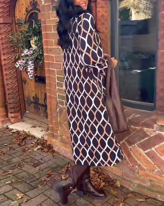 Bølgemønstret kjole med V-udskæring