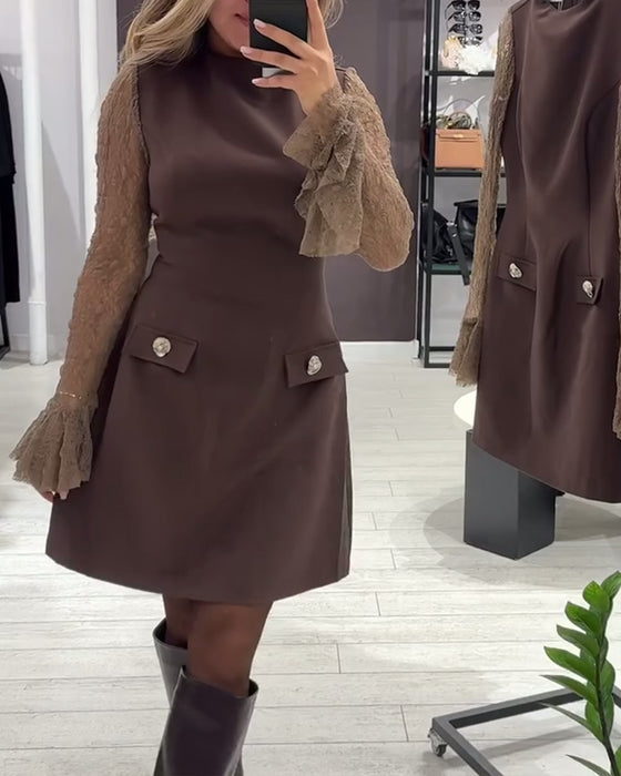 Stilfuld Og Elegant Kjole Med Klokkearmer