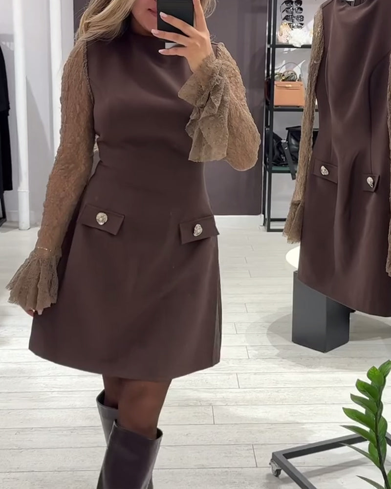 Stilfuld Og Elegant Kjole Med Klokkearmer