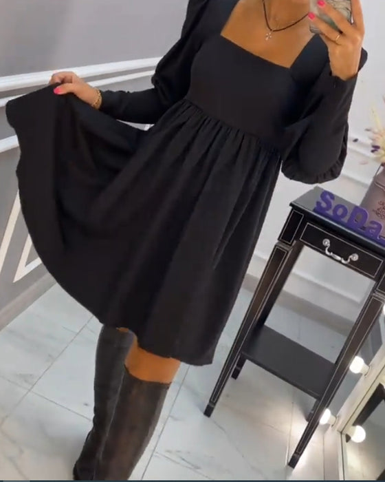 Elegant A-linje kjole med firkantet hals