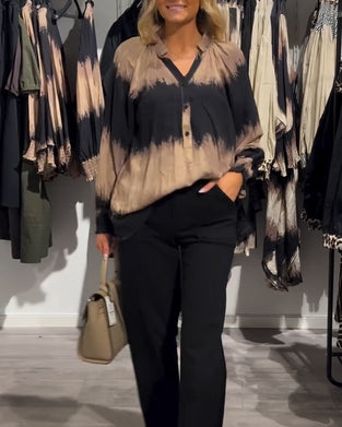 Farveblokmønstret bluse med V-udskæring