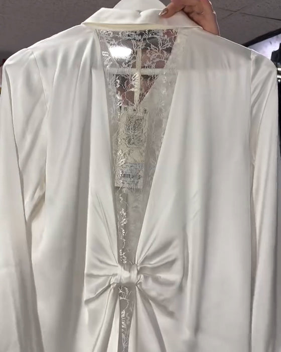 Stilfuld Blondebluse med Sløjfe