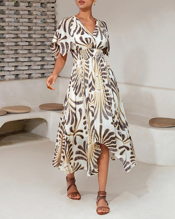 Elegant hvid kjole med gyldent print