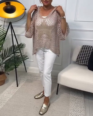 Ensfarvet hullet sweater i løs pasform