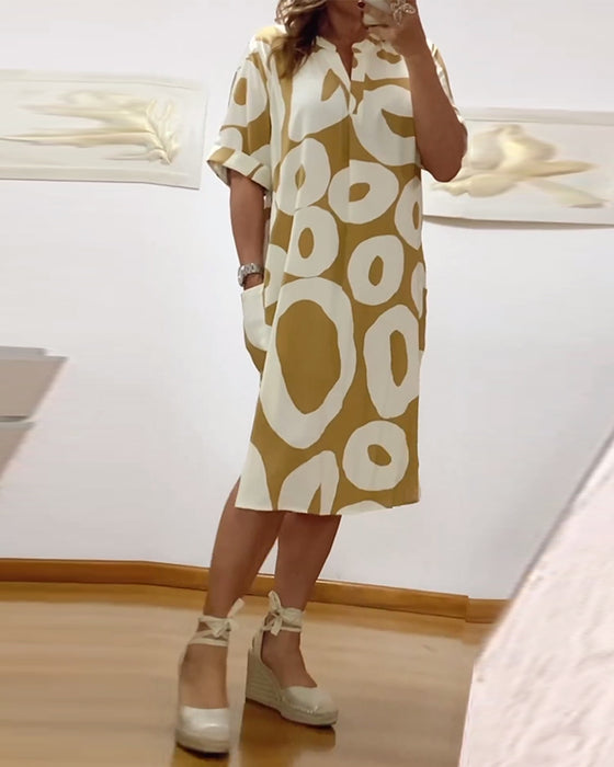 Afslappet kjole med v-udskæring og cirkelmønstret top