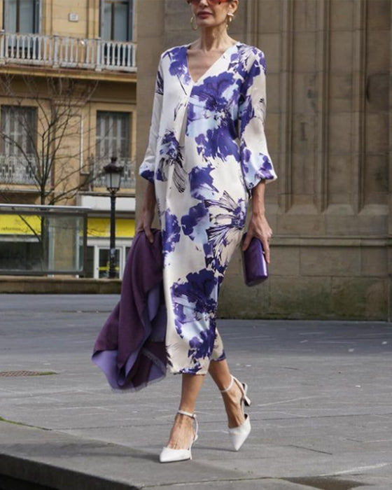 Elegant kjole med V-udskæring og print