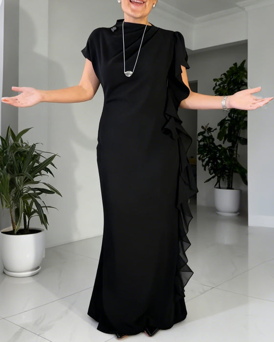 Moderne Ensfarvet Kjole Med Rys-Design