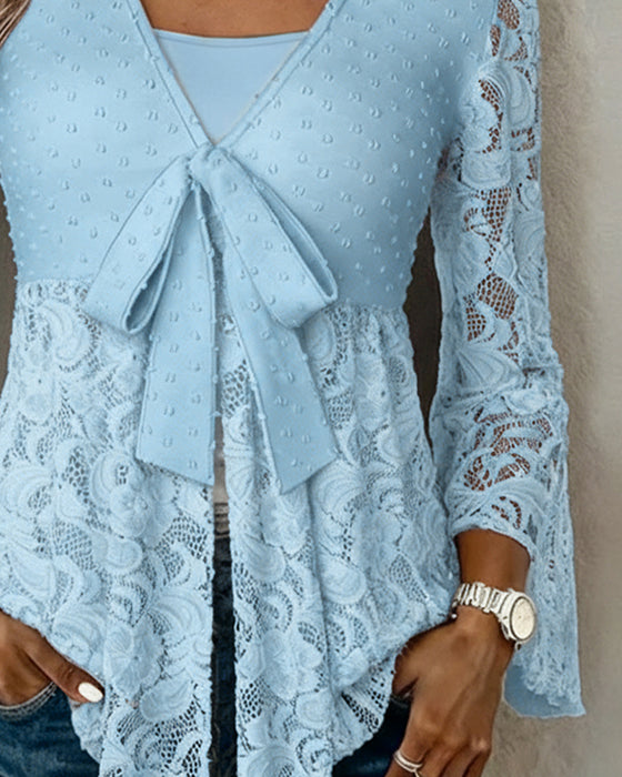 Ensfarvet Bluse Med Klokkearmer Og V-Hals