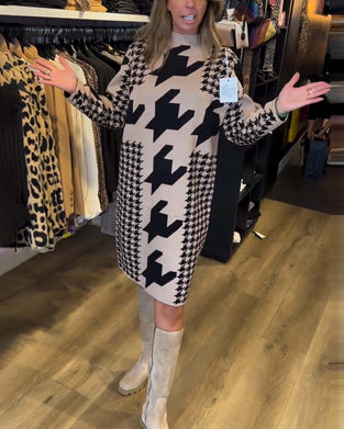 Kjole med Houndstooth -mønster