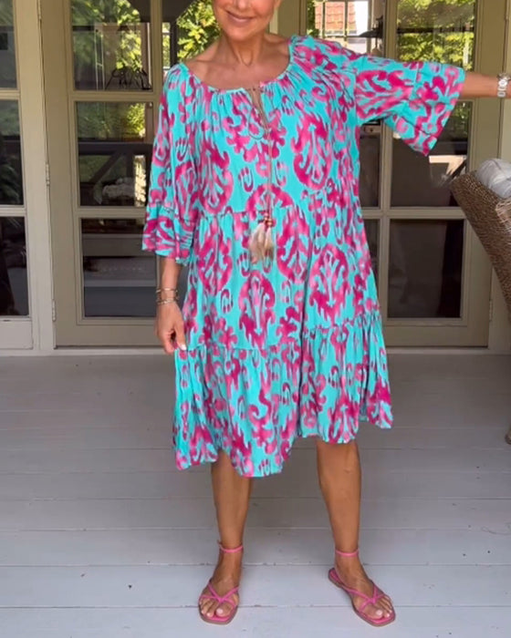 Rød kjole med print og trekvarte ærmer