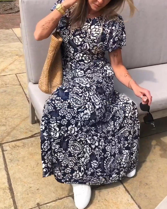 Kortærmet sommerkjole med blomsterprint