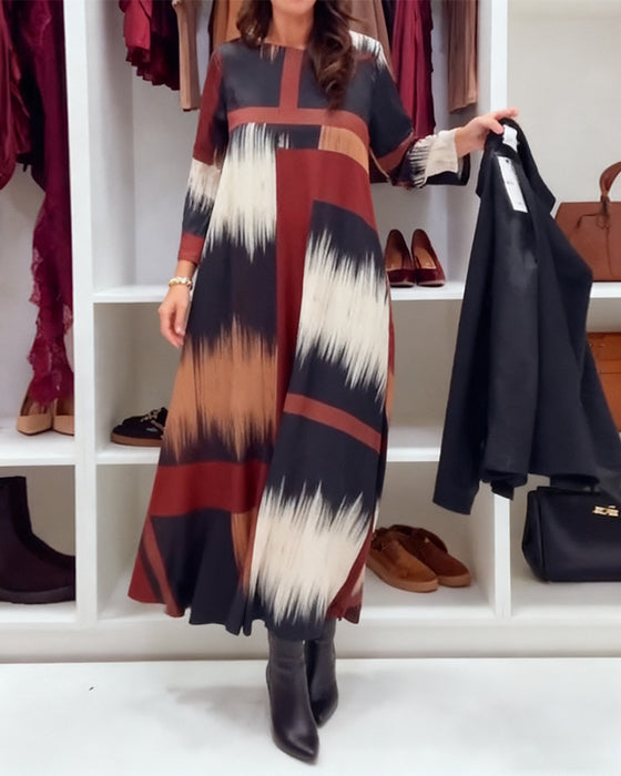 Moderne Trykt Kjole Med Rund Halsudskæring Og Lange Ærmer