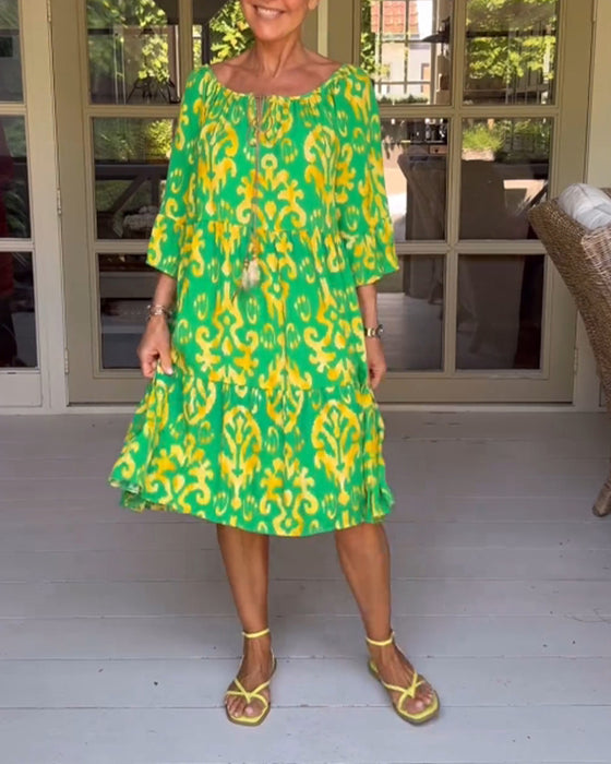 Rød kjole med print og trekvarte ærmer