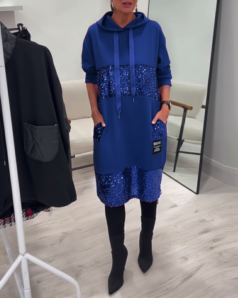 Kjole Med Hætte Og Moderigtigt Patchwork