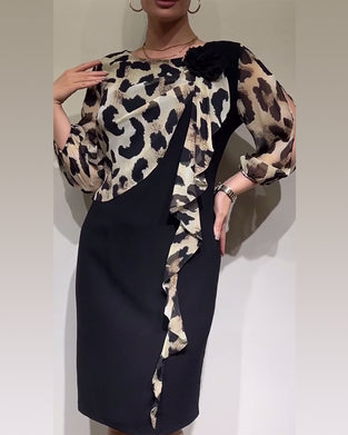 Elegant patchworkkjole med leopardprint