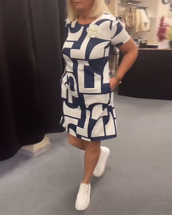 Geometrisk mønstret kjole med rund hals
