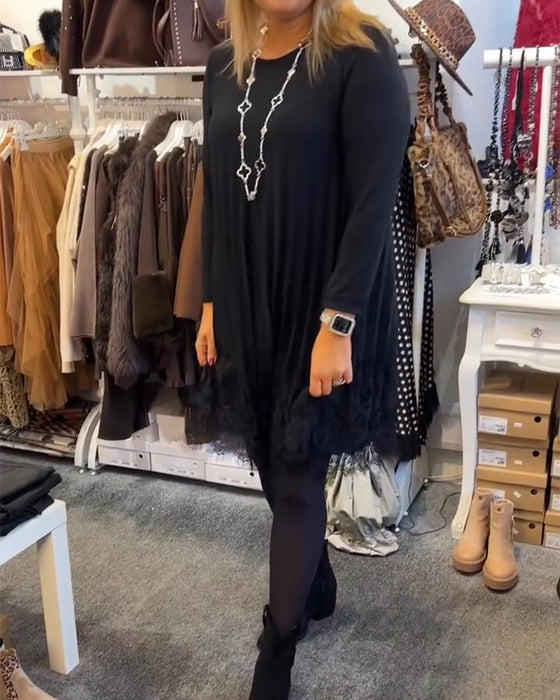 Løstsiddende Kjole Med Rund Halsudskæring Og Plisseret