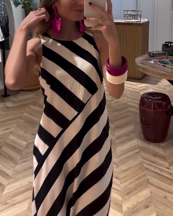 Sort-hvid diagonalstribet kjole