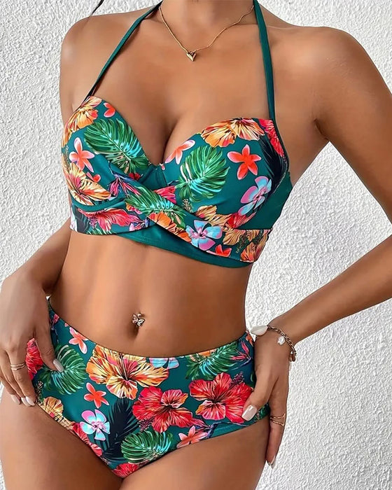 Badedragt med afslappet blomsterprint og tredelte shorts
