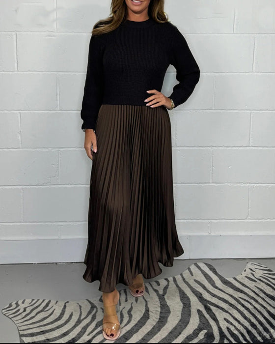 Afslappet patchwork kjole med plisseret nederdel