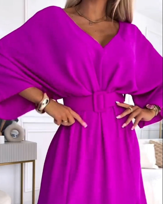 Elegant langærmet lilla kjole med V-udskæring