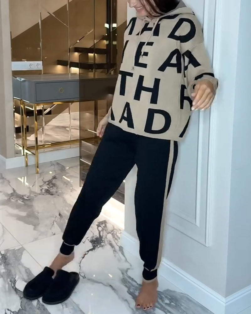 Todelt Sæt Med Hætte Og Bogstavsprint