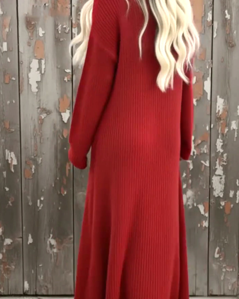 Ensfarvet Kjole Med Høj Halsudskæring Og Stilfuld Design