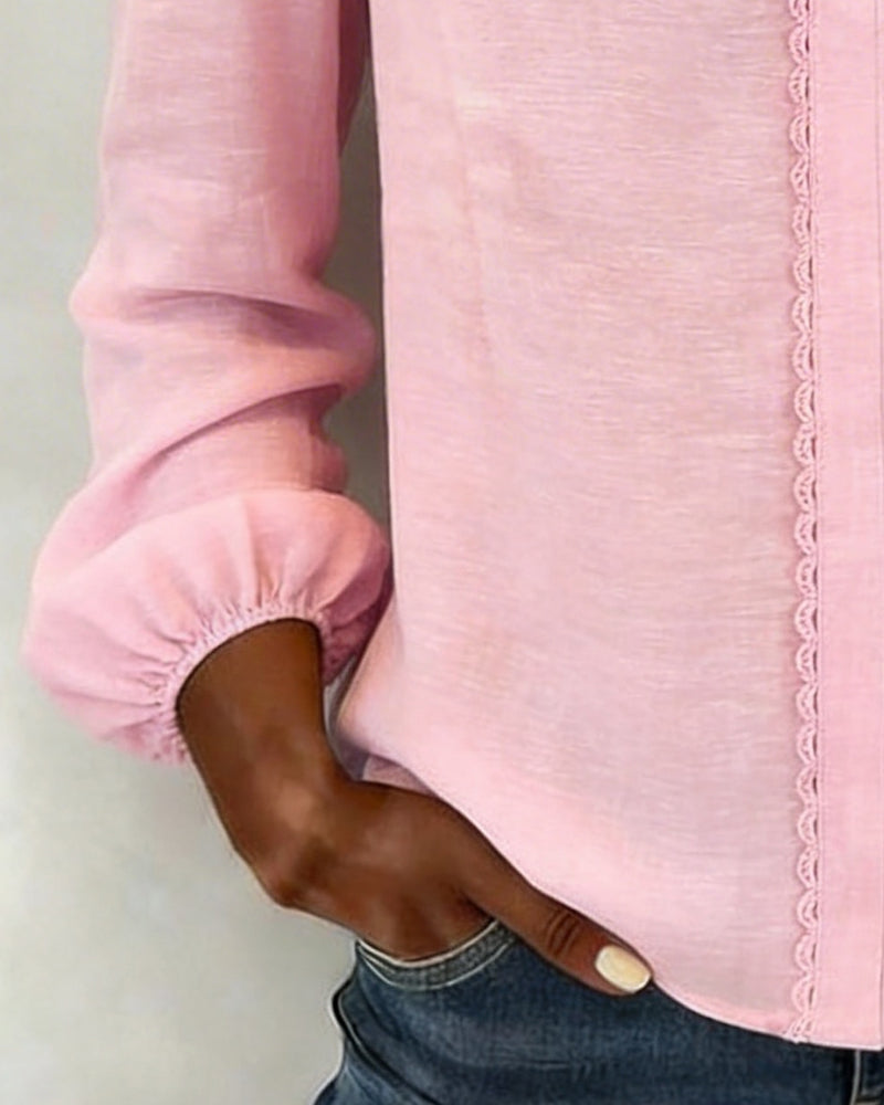 Ensfarvet Top Med V-Hals Og Patchwork-Detalje