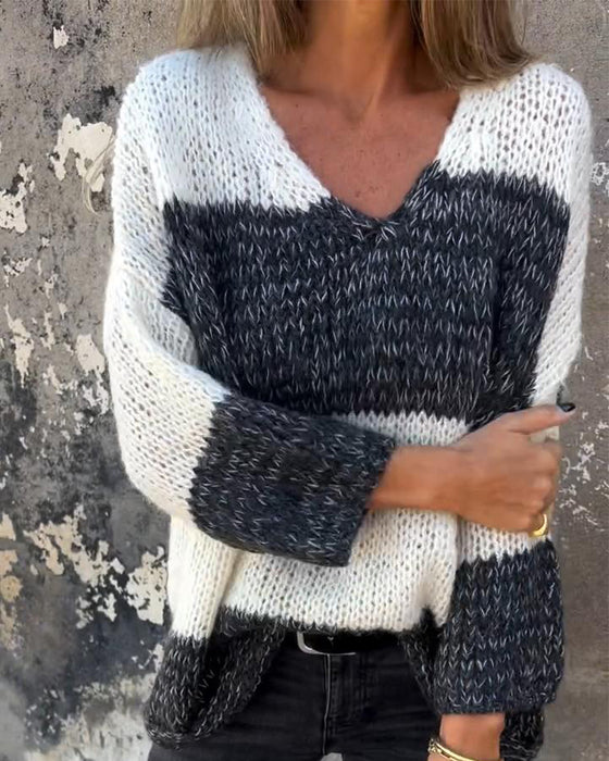 V-halset afslappet sweater i kontrastdesign