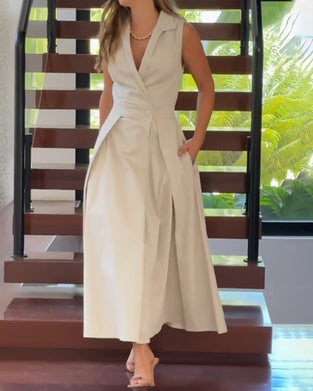 Elegant ensfarvet kjole uden ærmer