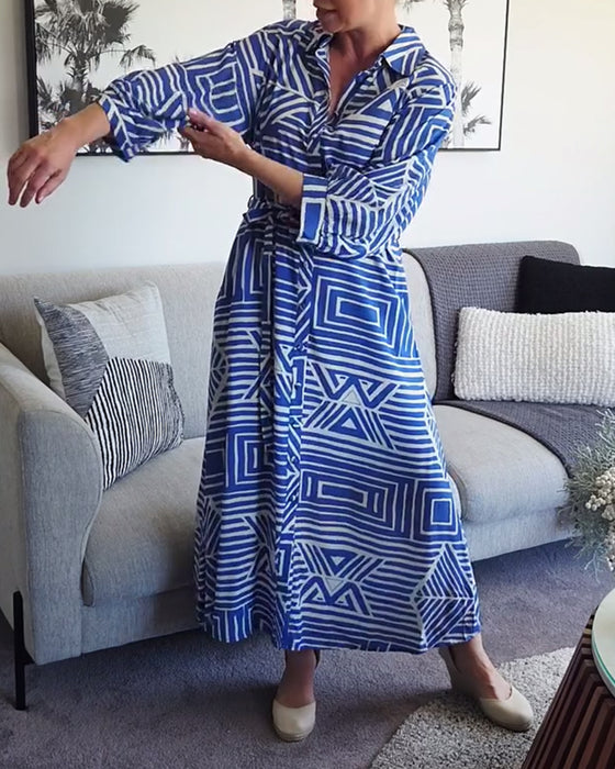 Kjole med geometrisk print og bindebånd, afslappet stil