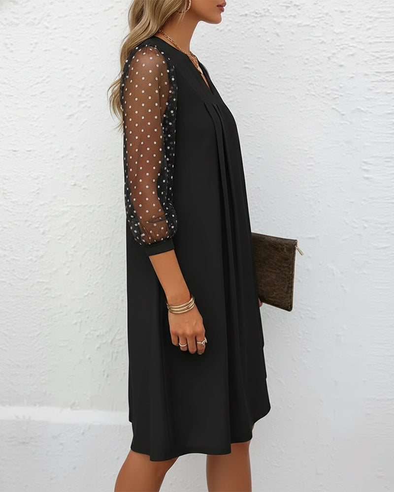 Kjole Med V-Krage Design, Netstof Och Slankende Passform