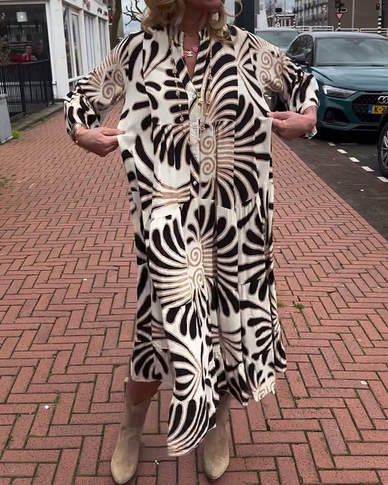 Elegantmønstret kjole i løs pasform